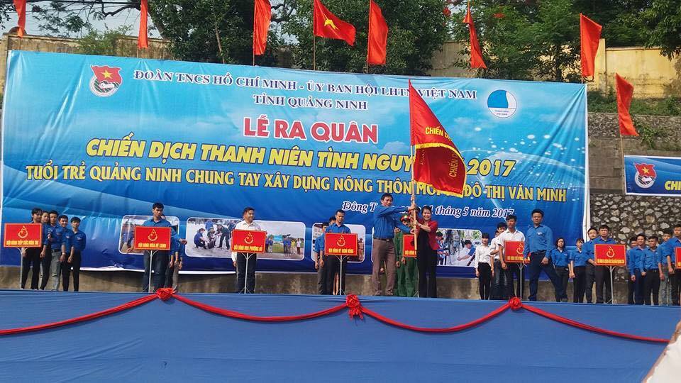 Đoàn viên sinh viên trường ĐH Công nghiệp Quảng Ninh tham dự Lễ ra quân Chiến dịch thanh niên tình nguyện hè 2017