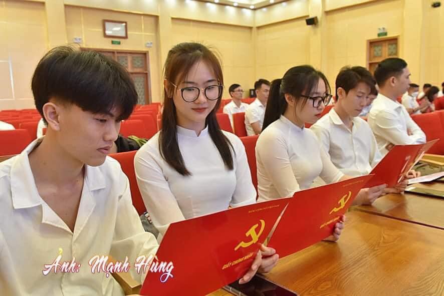 Nguyễn Thị Vân Anh - Tấm gương sáng trong học Bác  tại Trường Đại học Công nghiệp Quảng Ninh