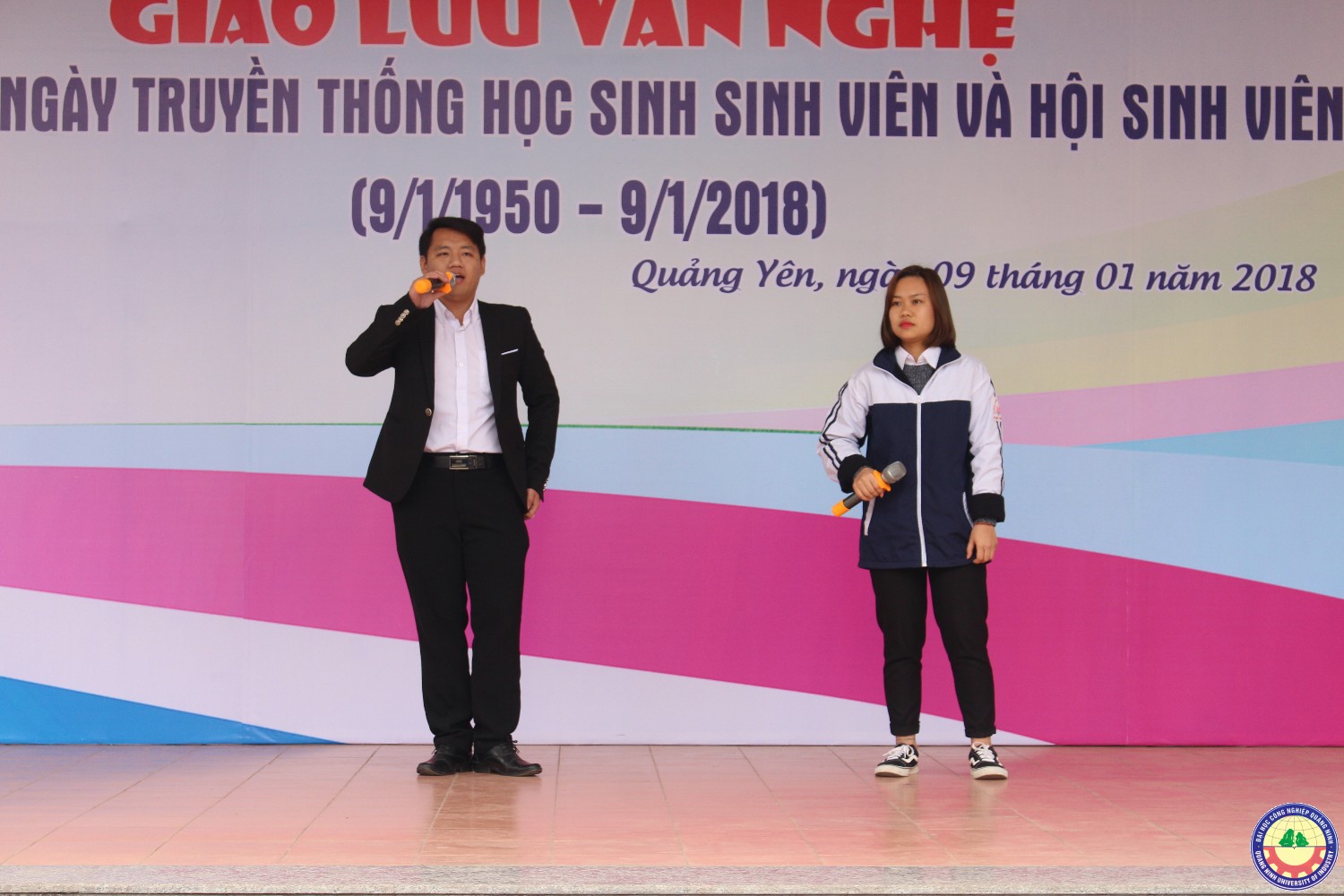 Giao lưu văn nghệ - tuyển sinh giữa trường ĐHCNQN và trường THPT Bạch Đằng (Quảng Yên) 9.1..2018
