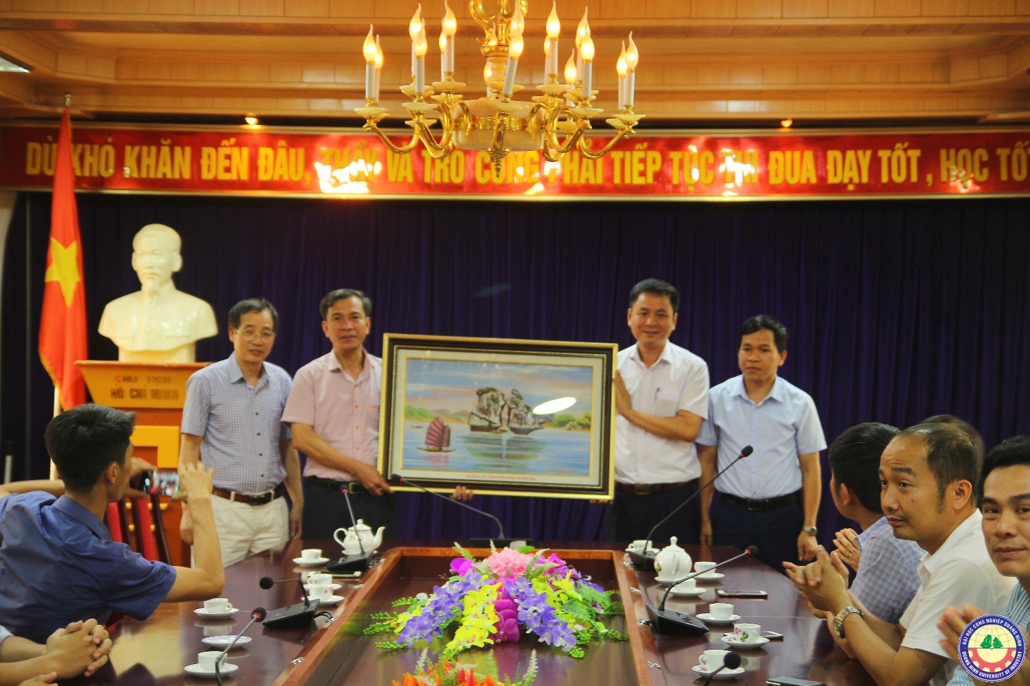 Giao lưu hợp tác đào tạo giữa trường Đại Công nghiệp Quảng Ninh và trường Đại học Sao Đỏ