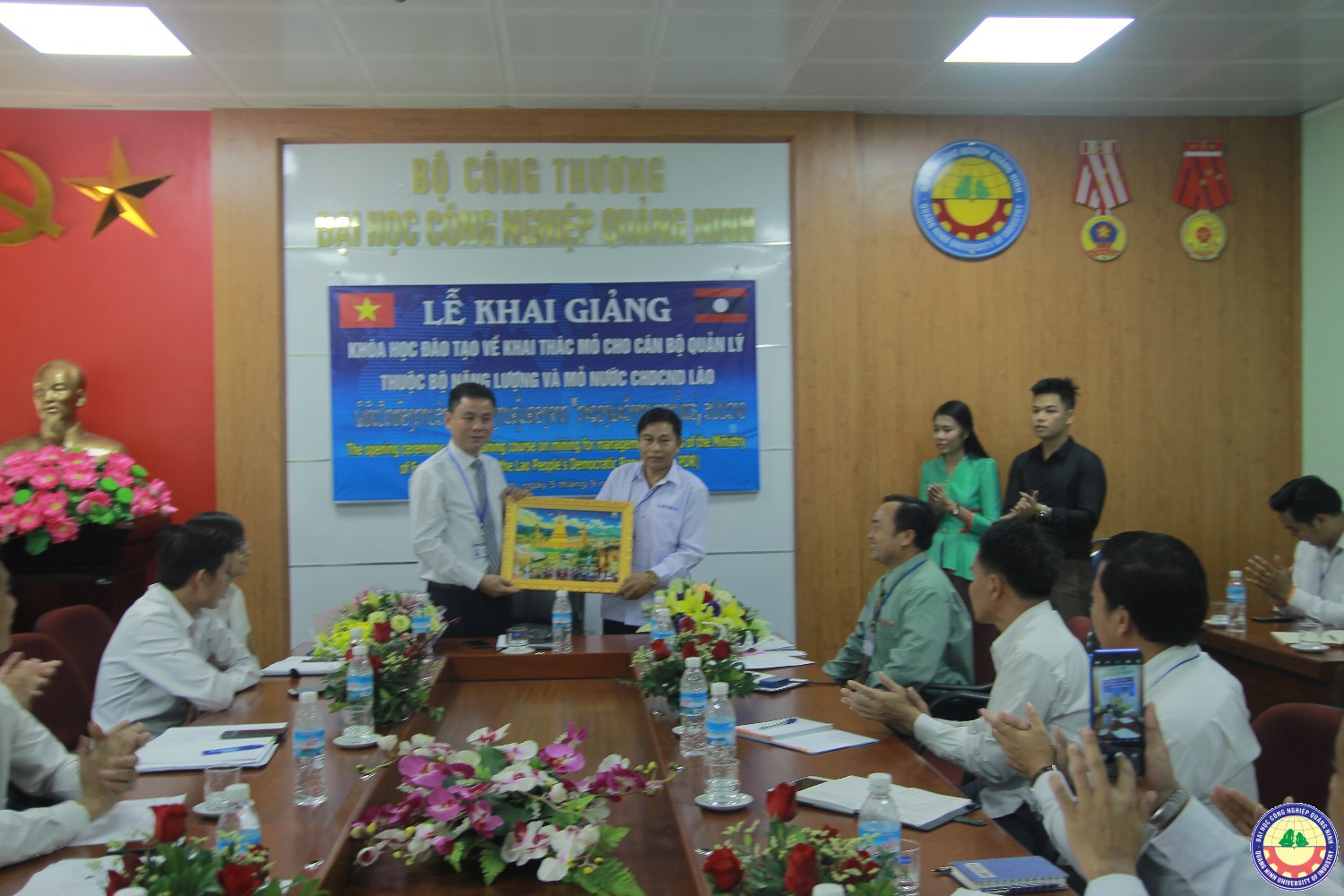 Lễ khai giảng lớp đào tạo cán bộ quản lý Bộ Mỏ và Năng lương nước CHDCND Lào