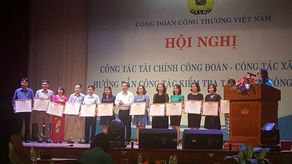 Công đoàn trường Đại học CNQN tham dự Hội nghị Quán triệt Nghị quyết Đại hội XII CĐVN và các Hội nghị chuyên đề về đào tạo, tài chính, xã hội