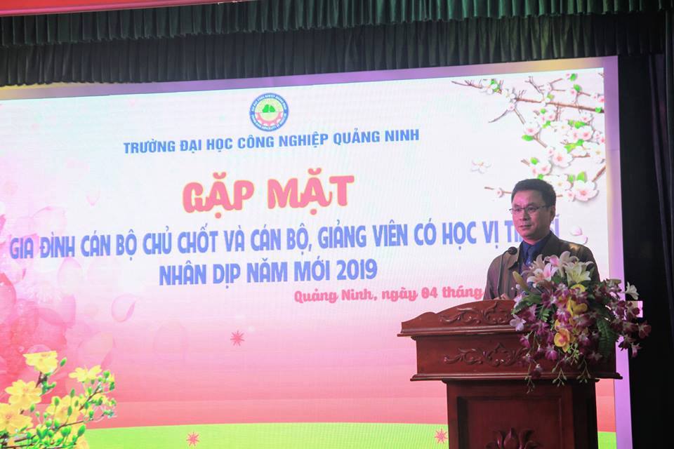 TS. Hoàng Hùng Thắng - Bí thư Đảng ủy, Hiệu trưởng nhà trường phát biểu tại buổi gặp mặt