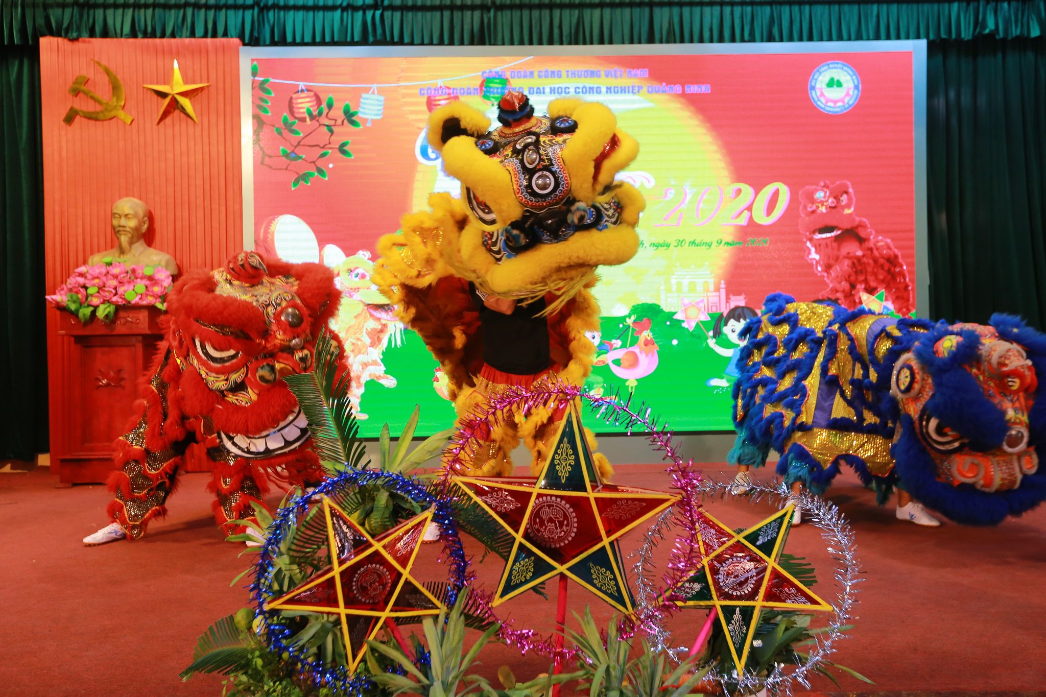 Vui tết Trung thu, trao yêu thương tại trường Đại học Công nghiệp Quảng Ninh