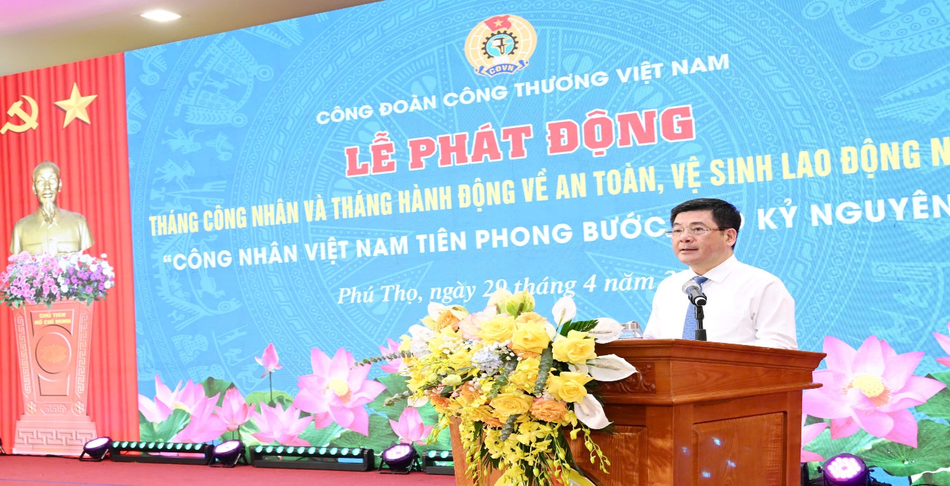 Trường Đại học Công nghiệp Quảng Ninh hưởng ứng Lễ phát động Tháng Công nhân và Tháng hành động về ATVSLĐ năm 2025