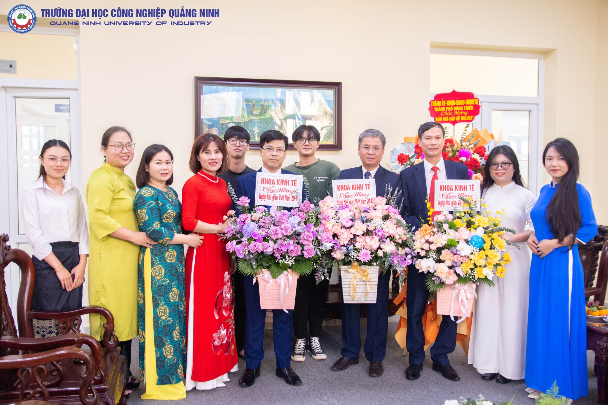 Xây dựng môi trường làm việc văn hoá - văn minh - hiện đại  trong đội ngũ cán bộ, giảng viên
