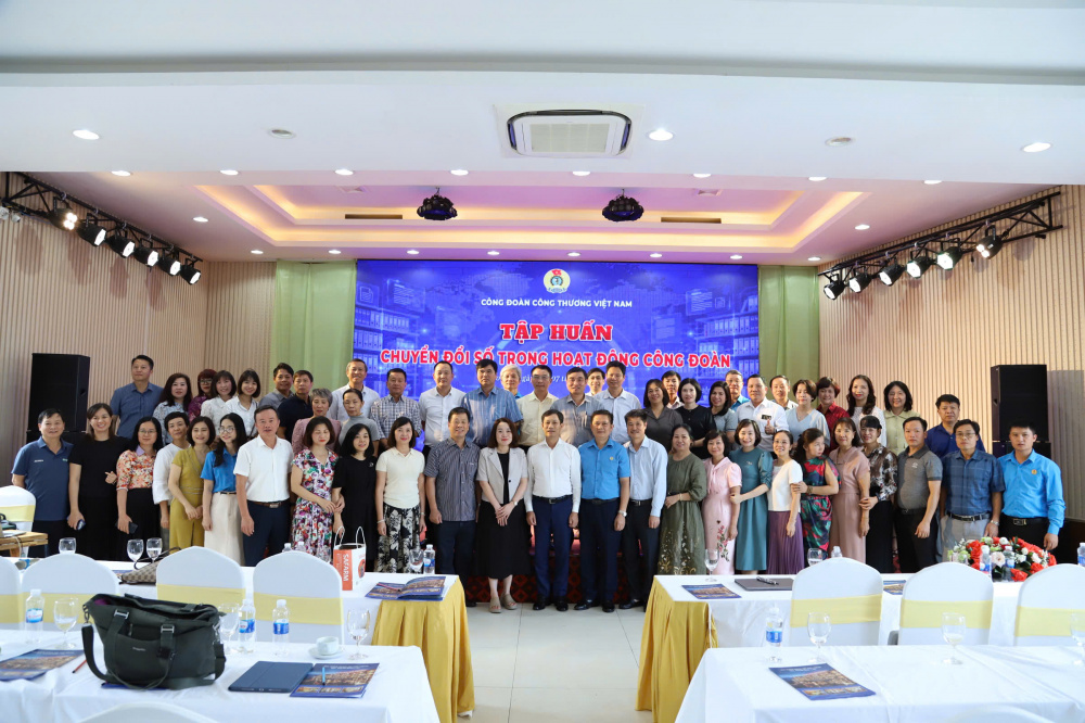 Cán bộ Công đoàn Trường Đại học Công nghiệp Quảng Ninh tham gia  tập huấn ứng dụng trí tuệ nhân tạo (AI) trong hoạt động công đoàn