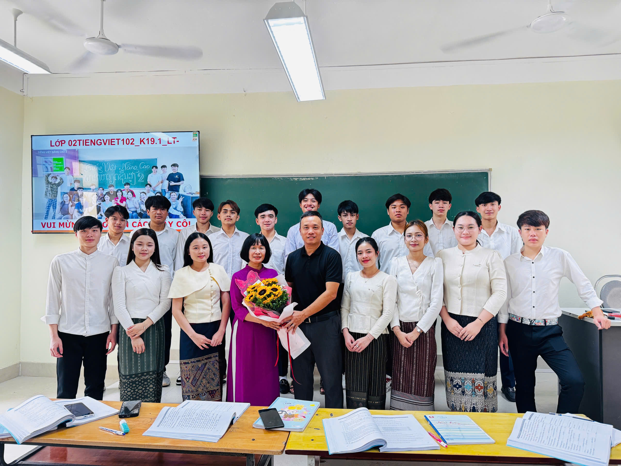 Hưởng ứng đợt thi đua cao điểm “90 ngày đêm”: Đổi mới sáng tạo,  nâng cao năng suất, chất lượng và hiệu quả công việc