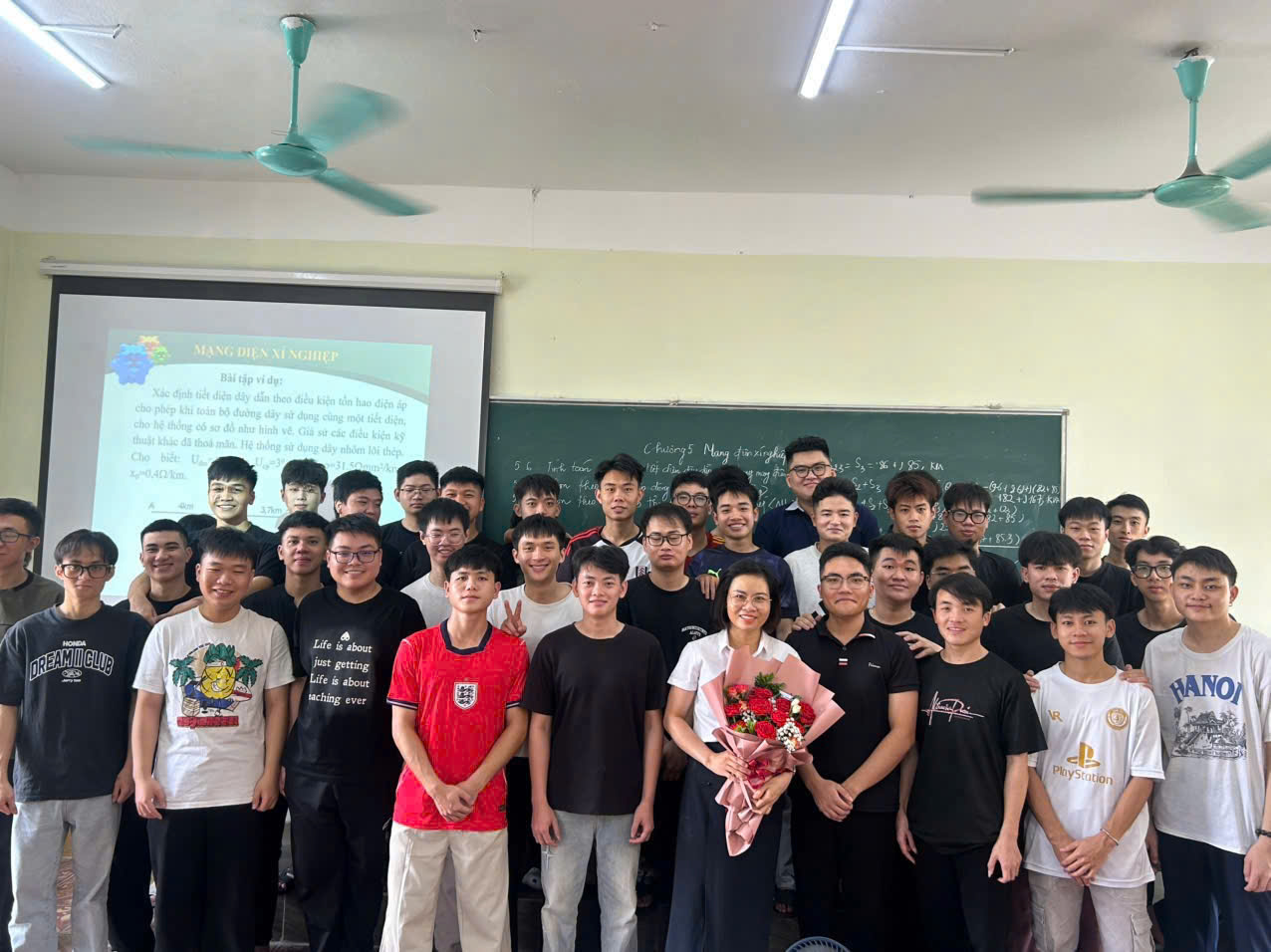 Trường Đại học Công nghiệp Quảng Ninh sôi nổi tổ chức hội giảng  chào mừng Ngày Phụ nữ Việt Nam 20/10