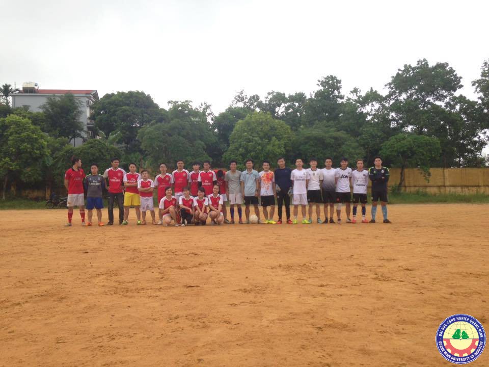 Giao lưu bóng đá, chơi trò chơi tập thể với lưu học sinh Lào chào mừng năm học 2016-2017