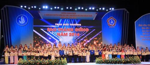 Sinh viên trường ĐHCN Quảng Ninh vinh dự nhận giải thưởng “Sao tháng Giêng”