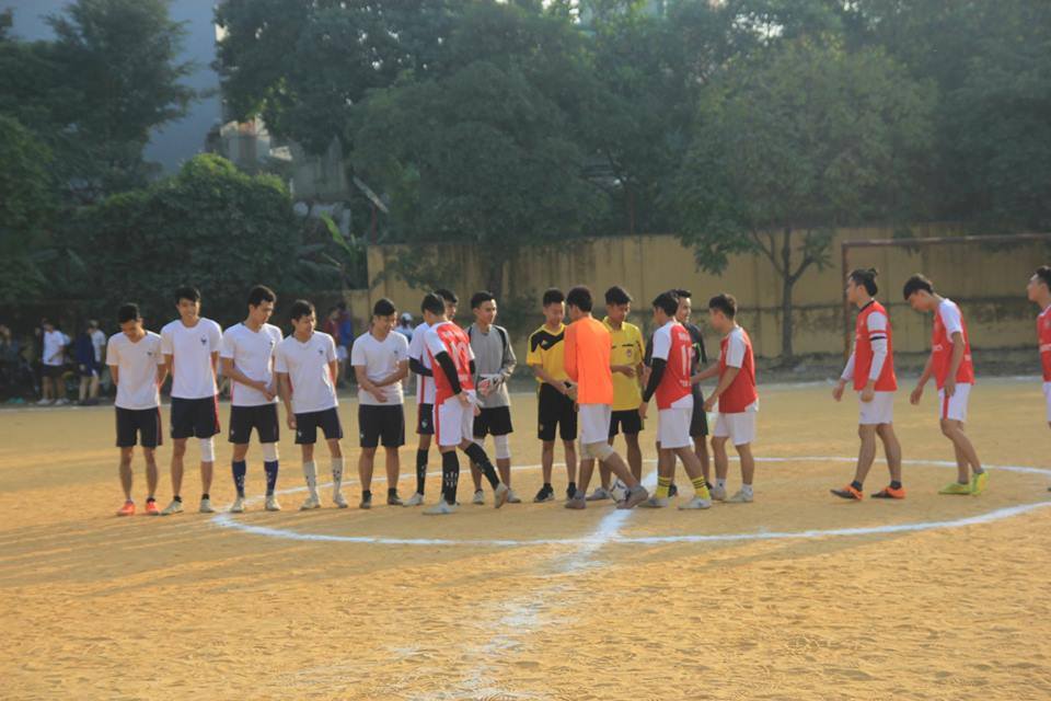 Giao lưu bóng đá với lưu học sinh Lào chào mừng ngày thành lập Đoàn 26/3, hướng tới Đại hội đại biểu Đoàn trường lần thứ XXX