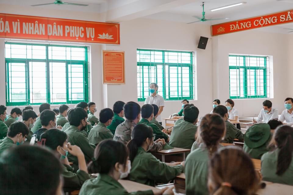 Thăm và động viên sinh viên đang trong học kỳ Quân sự