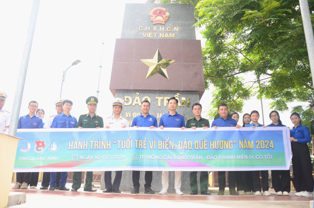 Sinh viên trường Đại học Công nghiệp Quảng Ninh với Hành trình vì Biển, Đảo quê hương năm 2024