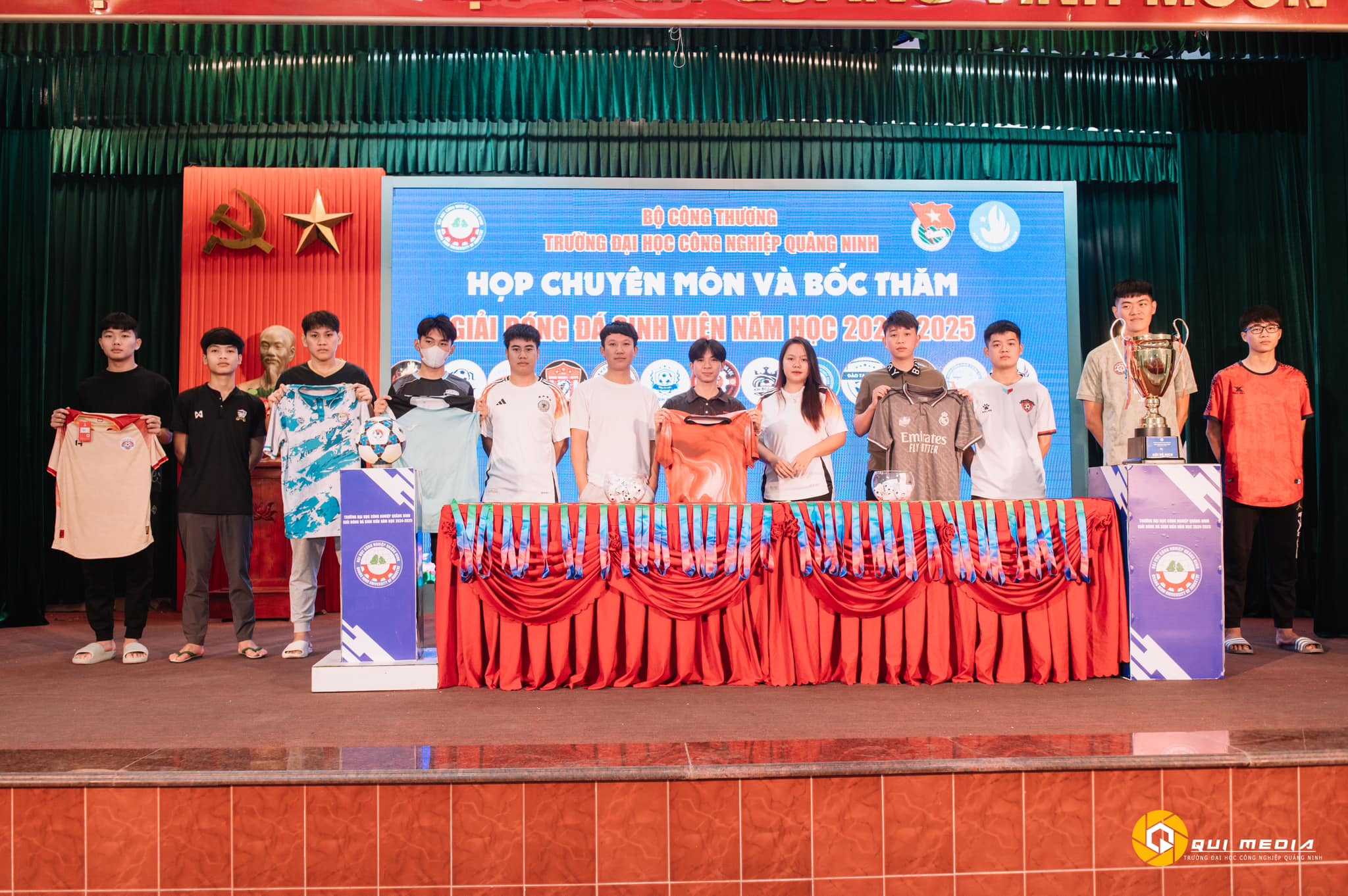 Họp chuyên môn và bốc thăm chia bảng giải bóng đá sinh viên năm học 2024-2025