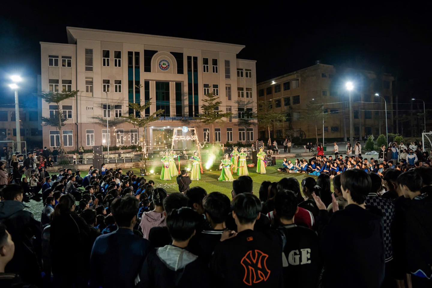 Trường Đại học Công nghiệp Quảng Ninh phối hợp tổ chức Hành trình “Trạm thanh xuân SV” năm 2024 - Trạm 2