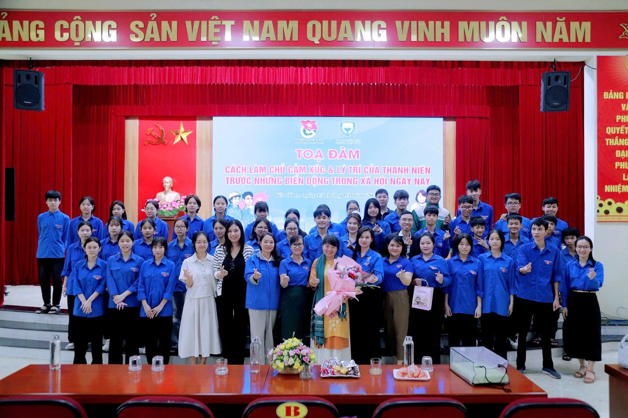 Đoàn viên thanh niên Trường Đại học Công nghiệp Quảng Ninh tham gia chương trình toạ đàm “Cách làm chủ cảm xúc và lý trí của thanh niên trước những biến động của xã hội ngày nay”