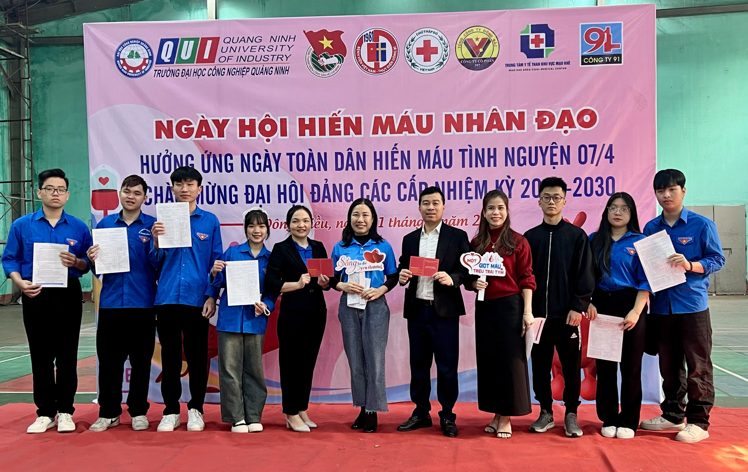 Đoàn thanh niên Trường phối hợp tổ chức thành công chương trình hiến máu tình nguyện “Ngày hội tháng Ba”