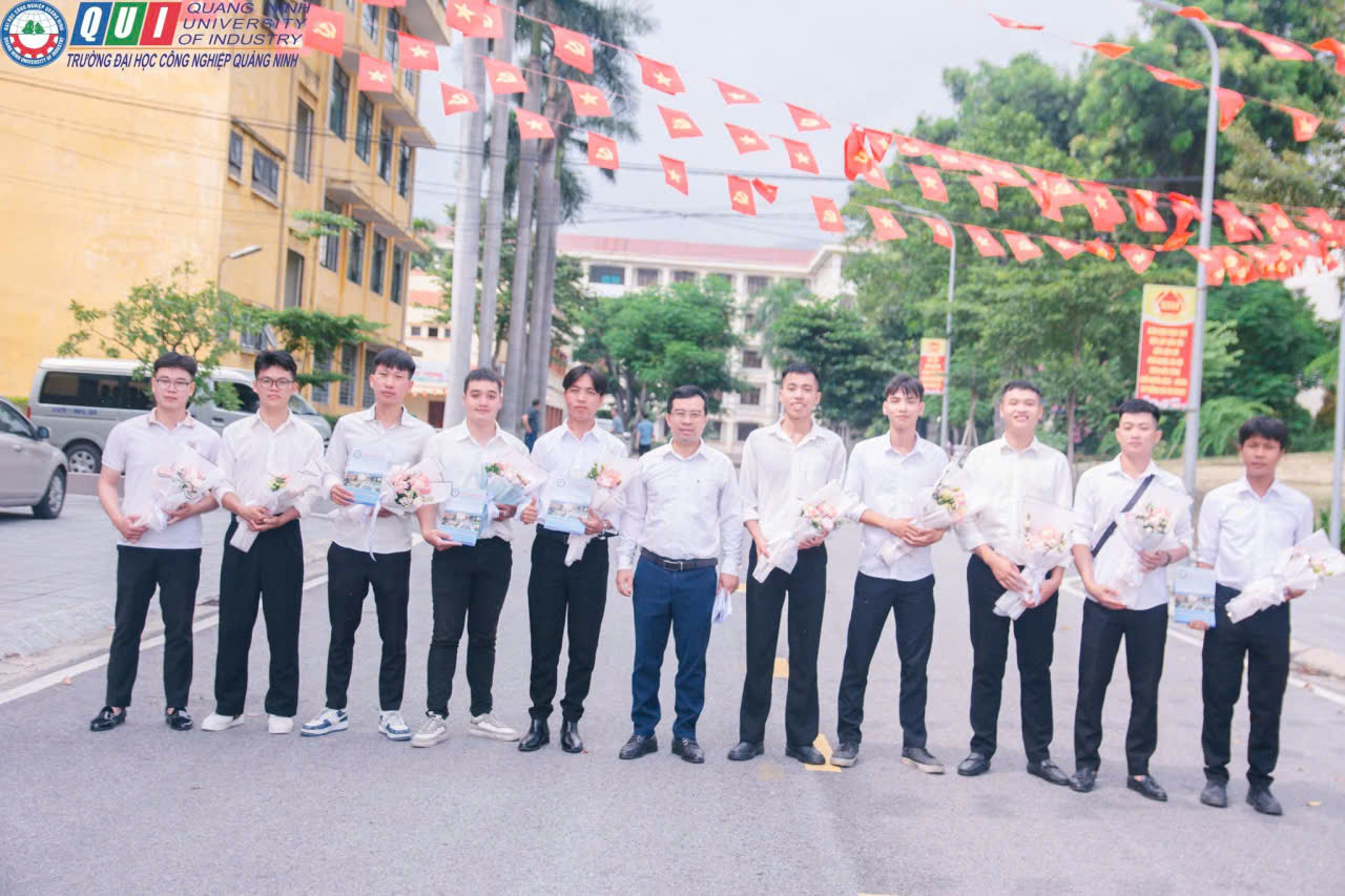 Tuổi trẻ Trường Đại học Công nghiệp Quảng Ninh – Tự hào viết tiếp khát vọng mùa thu