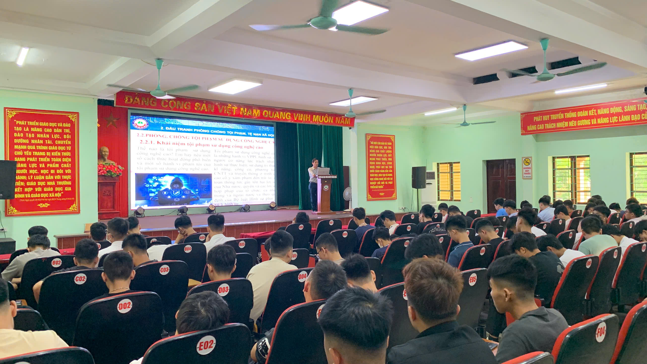Tuần sinh hoạt công dân sinh viên đầu khoá năm 2025
