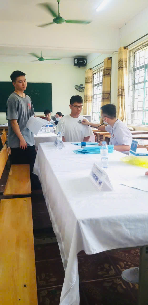Khám sức khoẻ nhập học cho tân sinh viên khoá 18