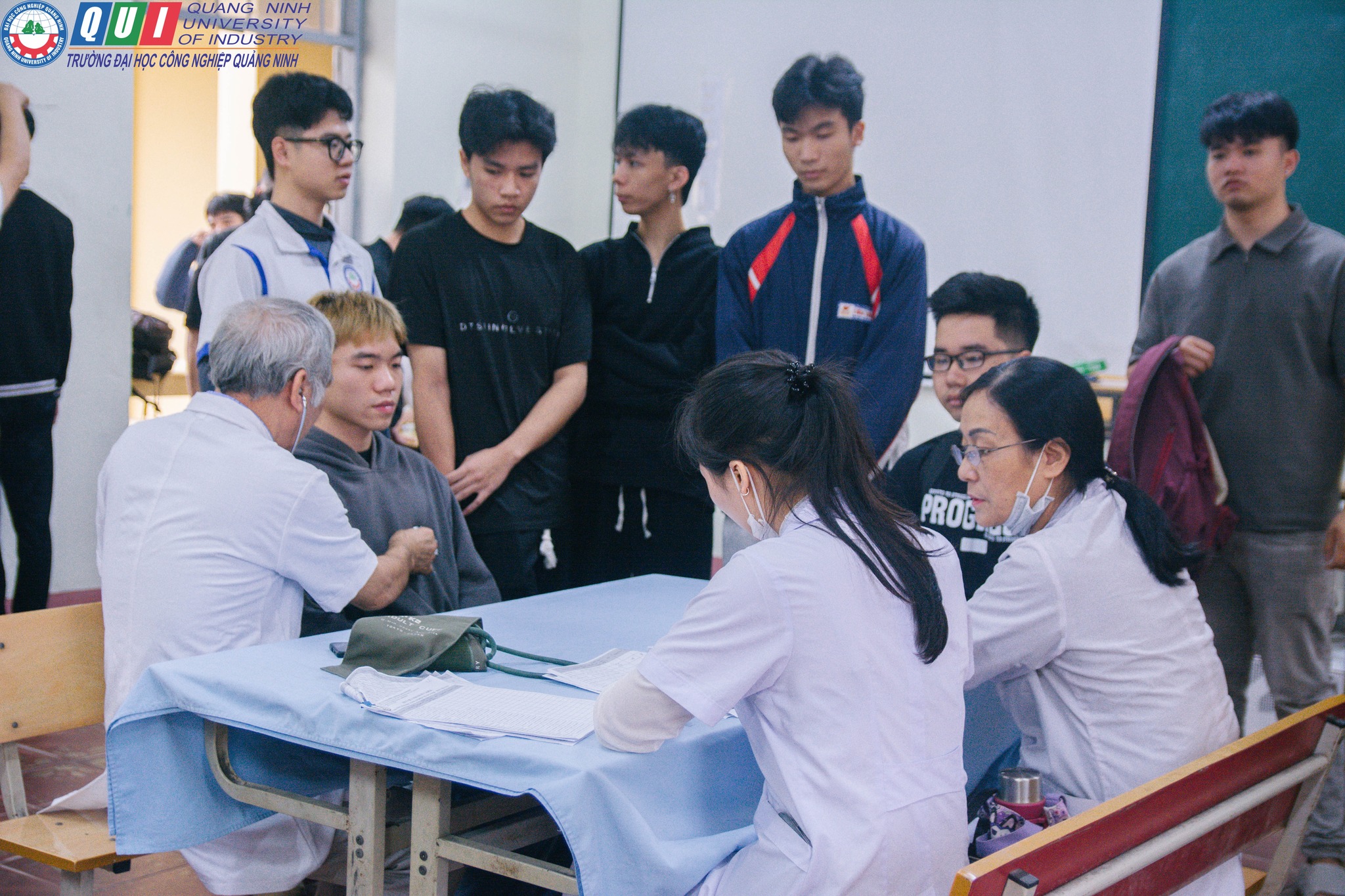 Trường Đại học Công nghiệp Quảng Ninh tổ chức khám sức khoẻ định kì cho học sinh sinh viên