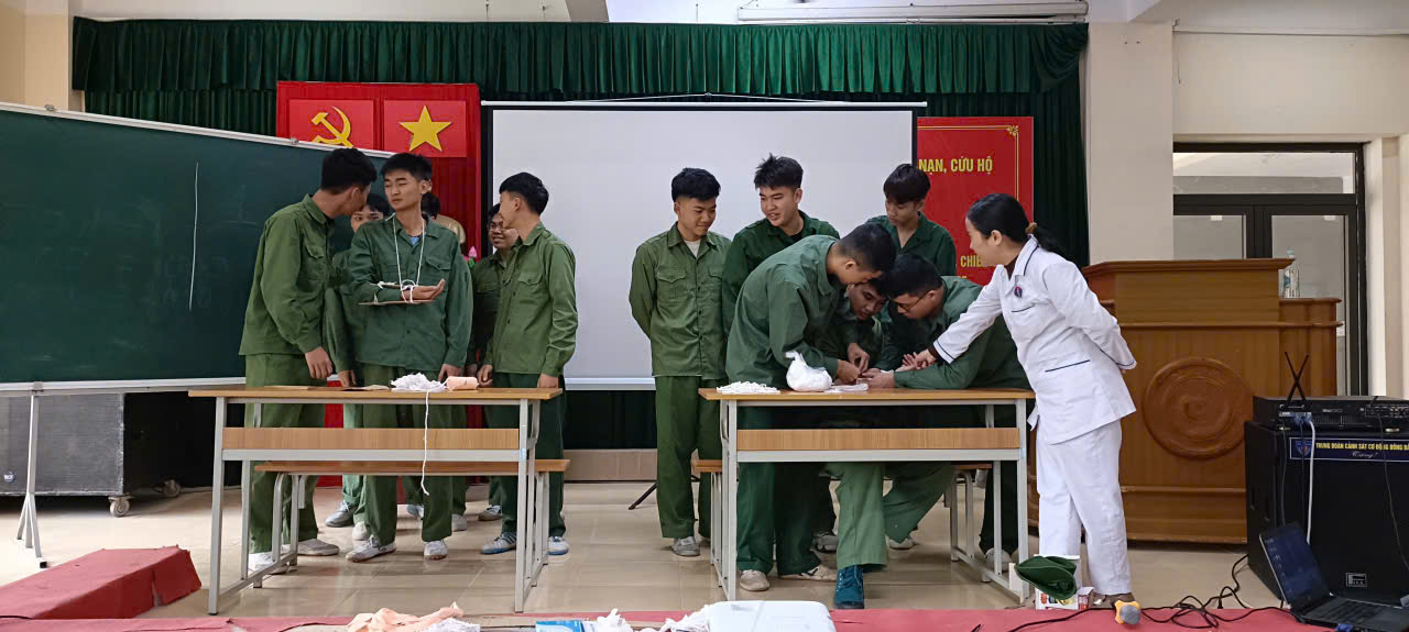 Tập huấn công tác sơ cấp cứu ban đầu dành cho sinh viên khoá 18