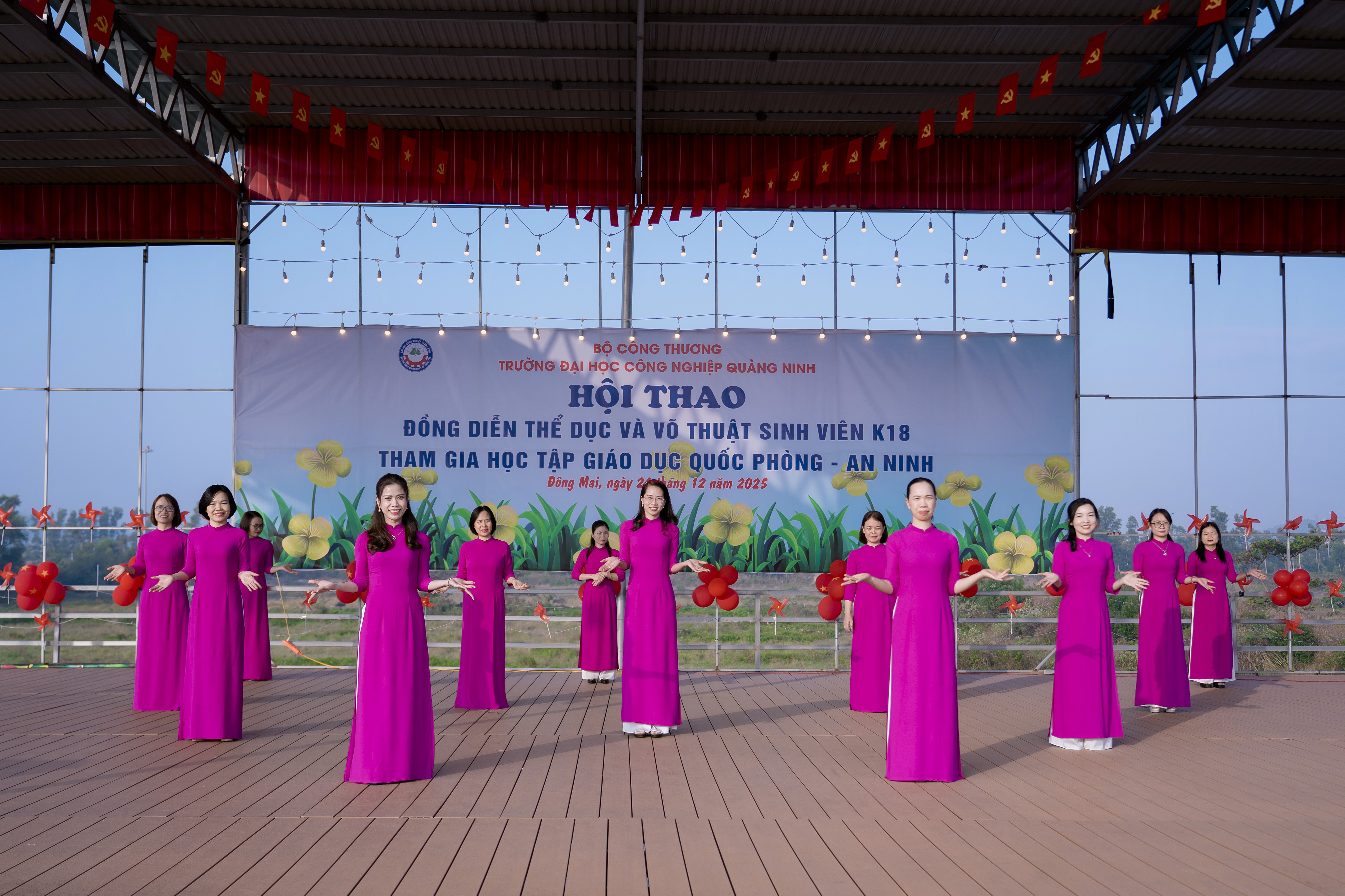 Giao lưu văn nghệ - món quà tinh thần dành cho sinh viên khoá 18 học tập Quốc phòng và An ninh