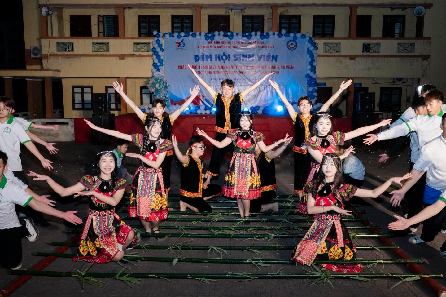 Hội thi Nhảy sạp truyền thống – Sắc màu văn hóa sinh viên QUI