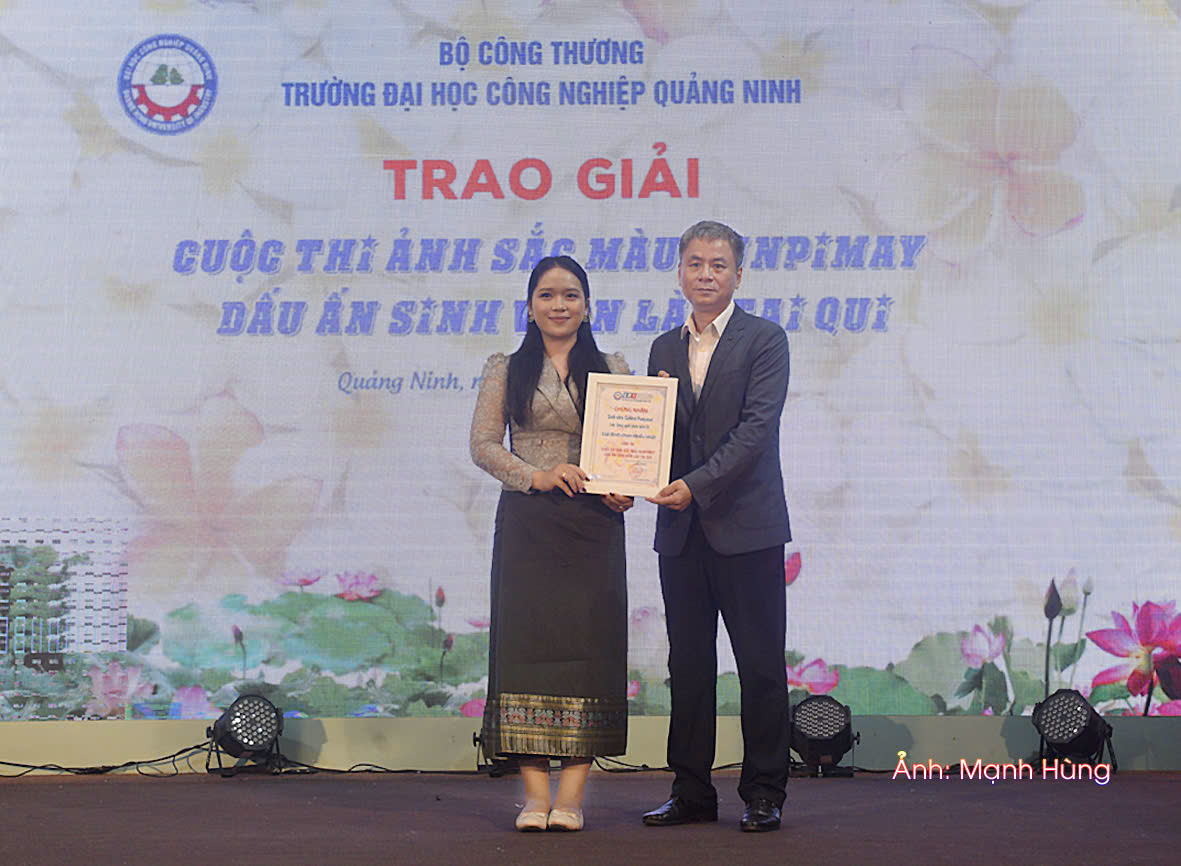 Tổng kết và trao giải cuộc thi ảnh "Sắc màu Bunpimay - Dấu ấn sinh viên Lào tại QUI"