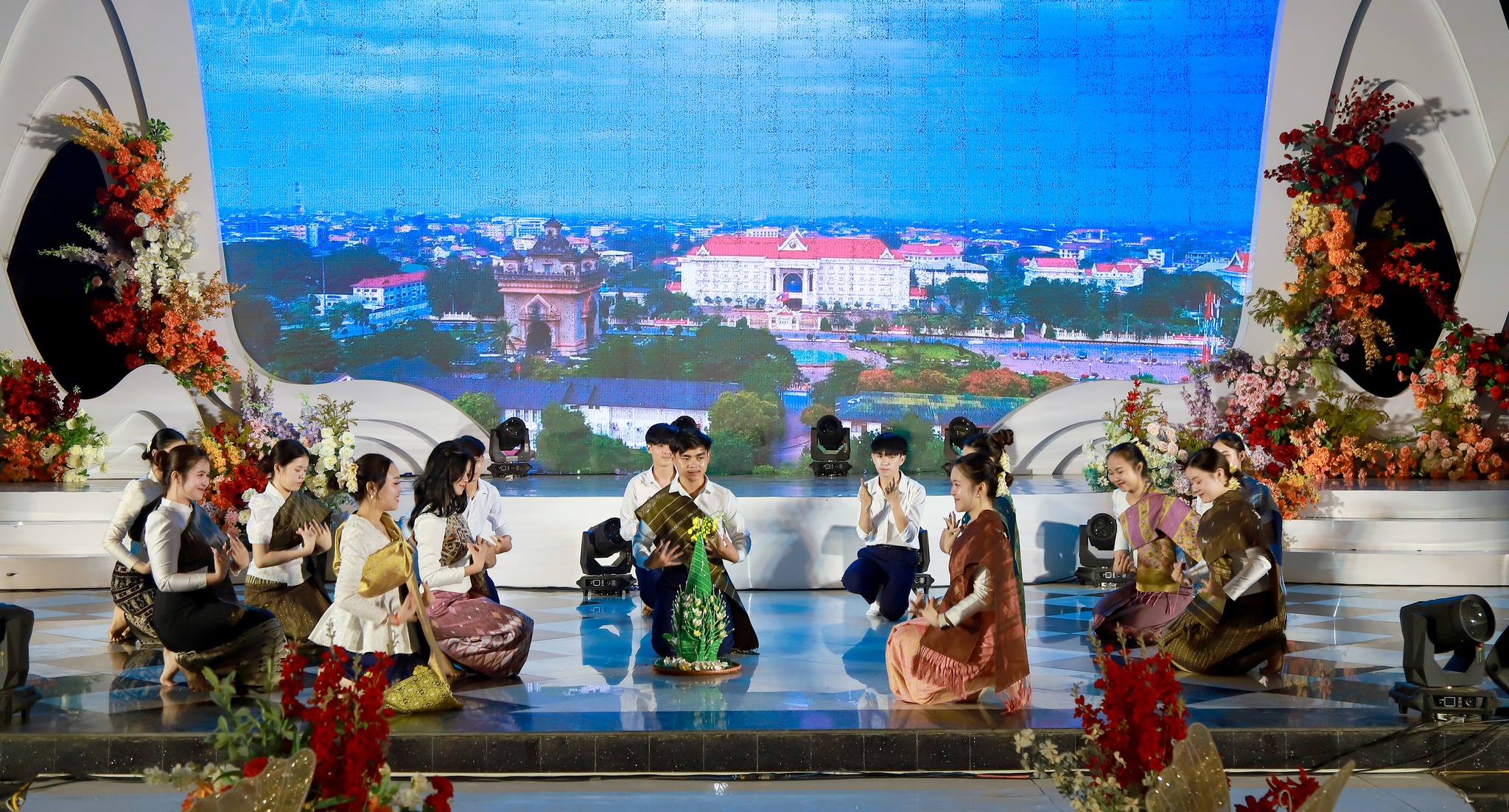 Sắc hoa Chăm-pa giữa lòng Đất mỏ