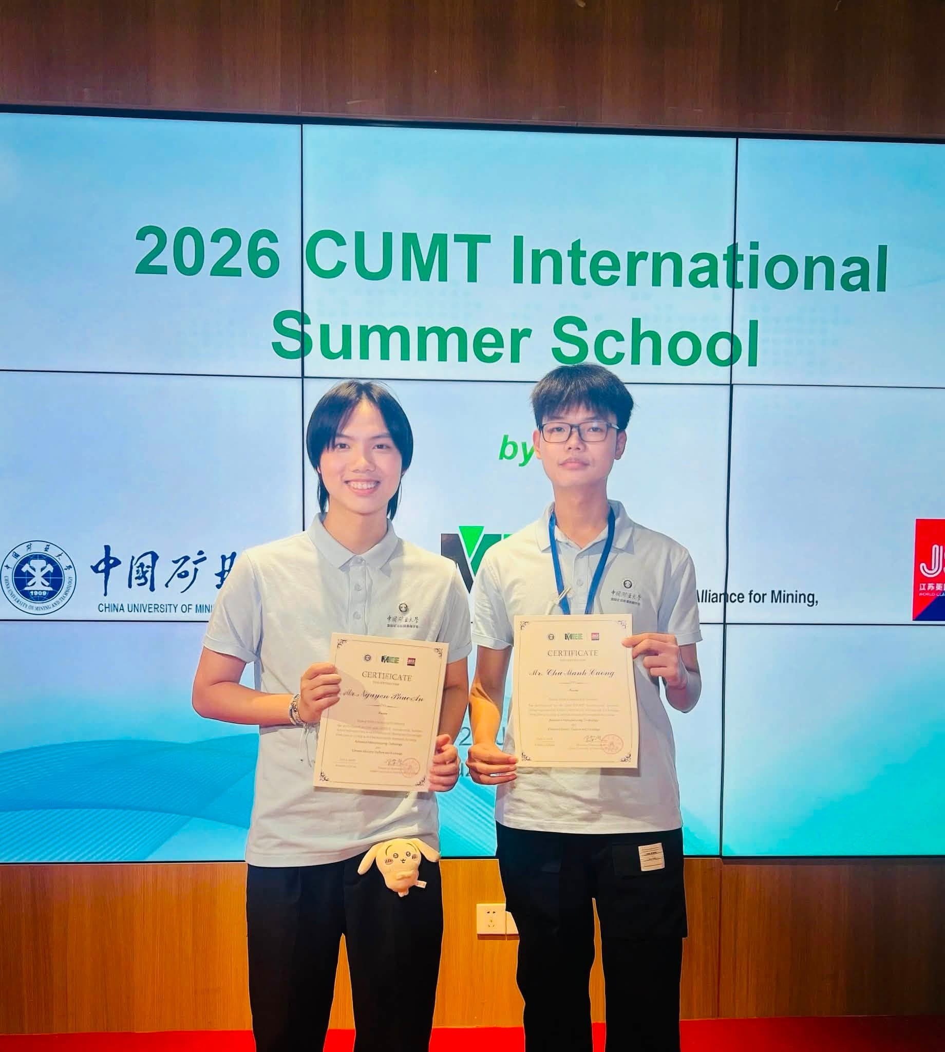 Sinh viên Trường Đại học Công nghiệp Quảng Ninh hoàn thành chương trình Trại hè quốc tế tại Trường Đại học Mỏ và Công nghệ Trung Quốc