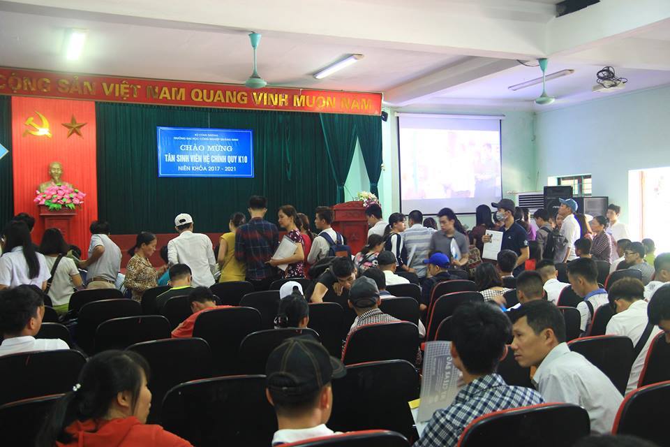 Trường Đại học Công nghiệp Quảng Ninh đón tân sinh viên K10 nhập học