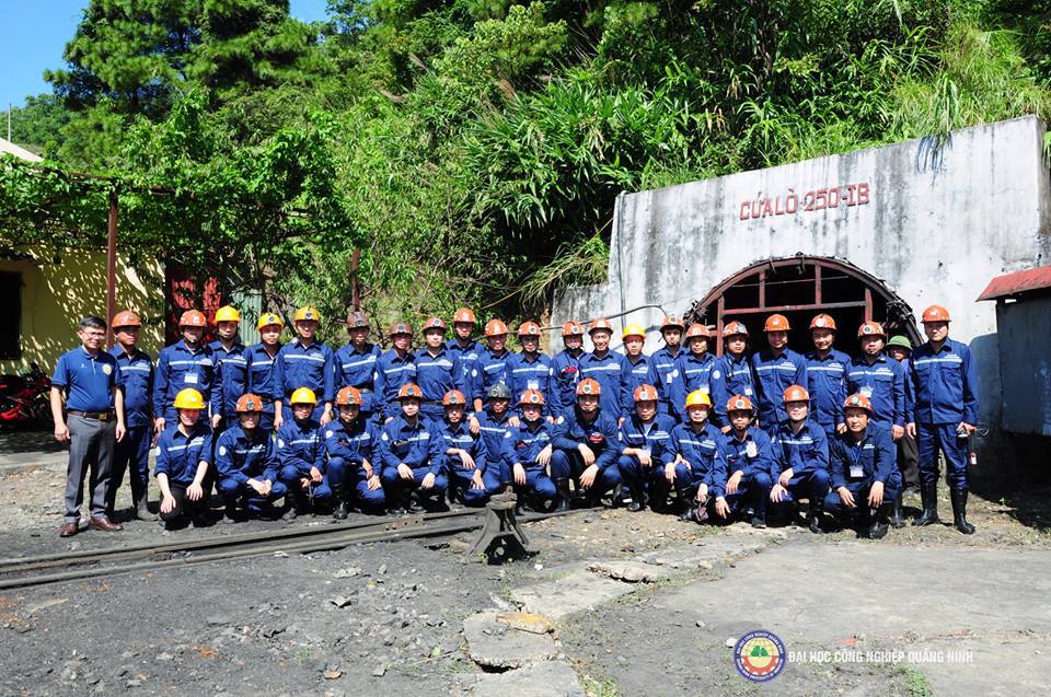 Đoàn cán bộ Bộ Năng lượng và Mỏ nước CHDCND Lào thăm Trung tâm Thực nghiệm sản xuất