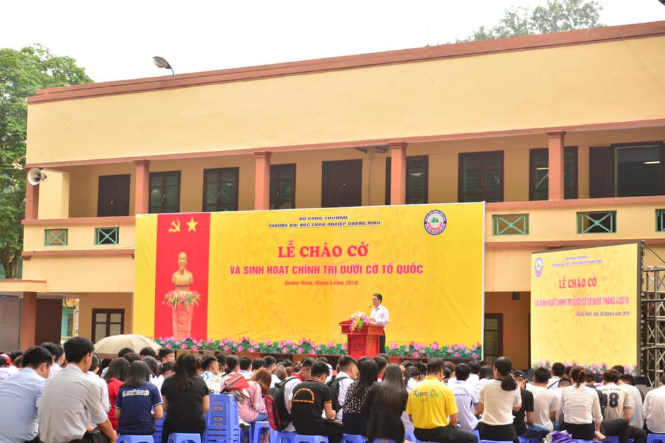 Trường ĐH Công nghiệp Quảng Ninh tổ chức lễ chào cờ và sinh hoạt chính trị dưới cờ tổ quốc