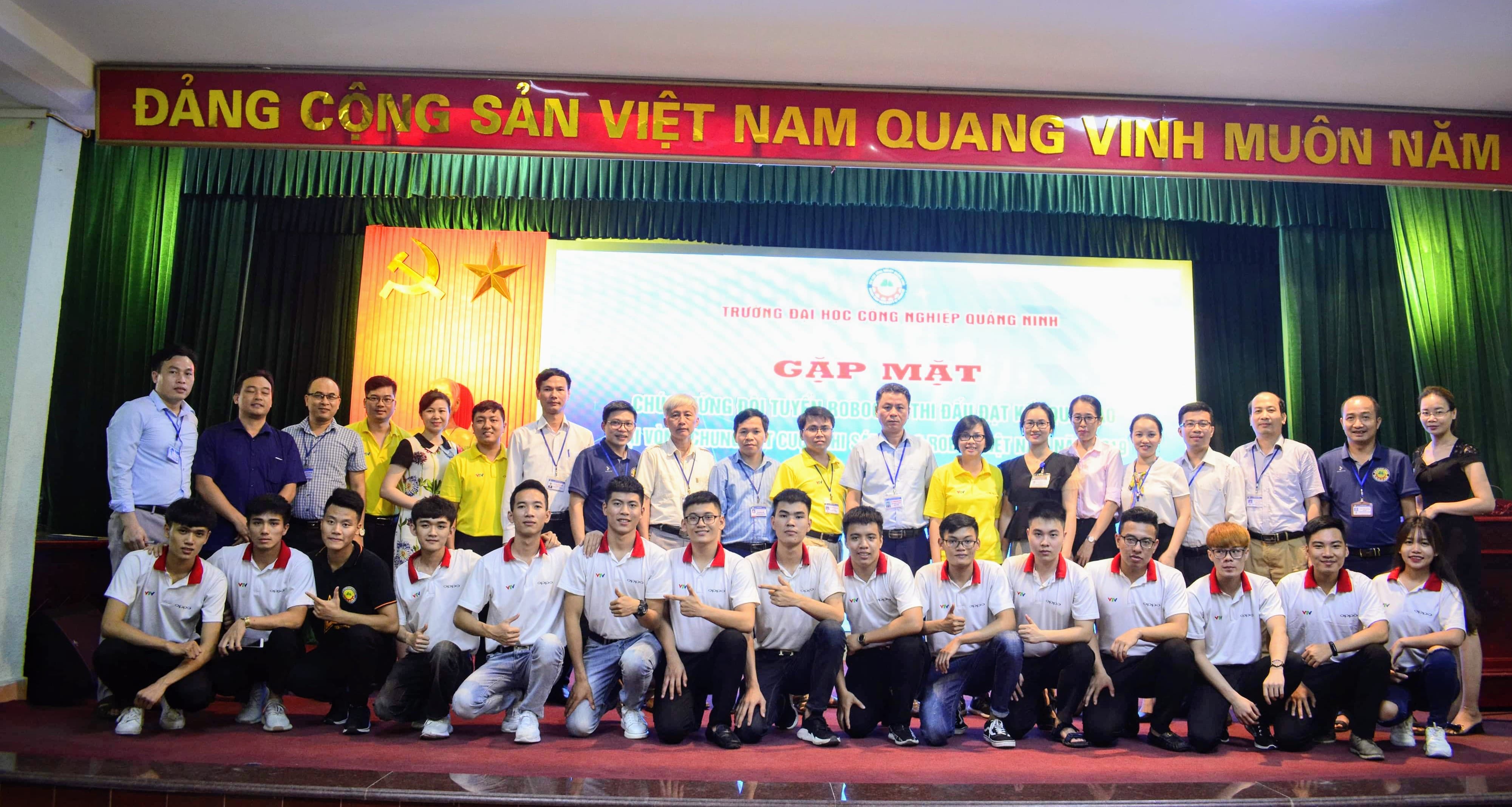 Gặp mặt, tuyên dương đội tuyển Robocon trường ĐH Công nghiệp Quảng Ninh