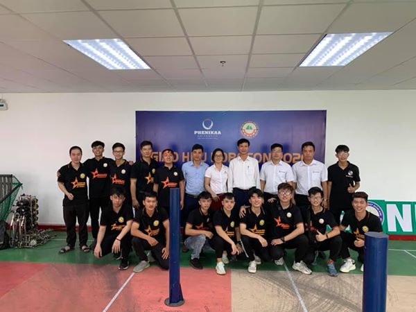 Thi đấu giao hữu Robocon với trường Đại học Phenikaa