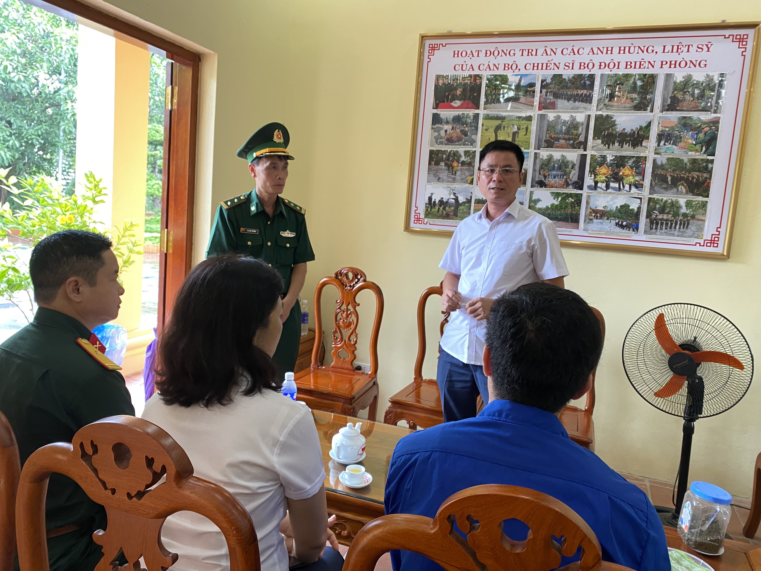 Trường Đại học Công nghiệp Quảng Ninh thăm đồn biên phòng Pò Hèn