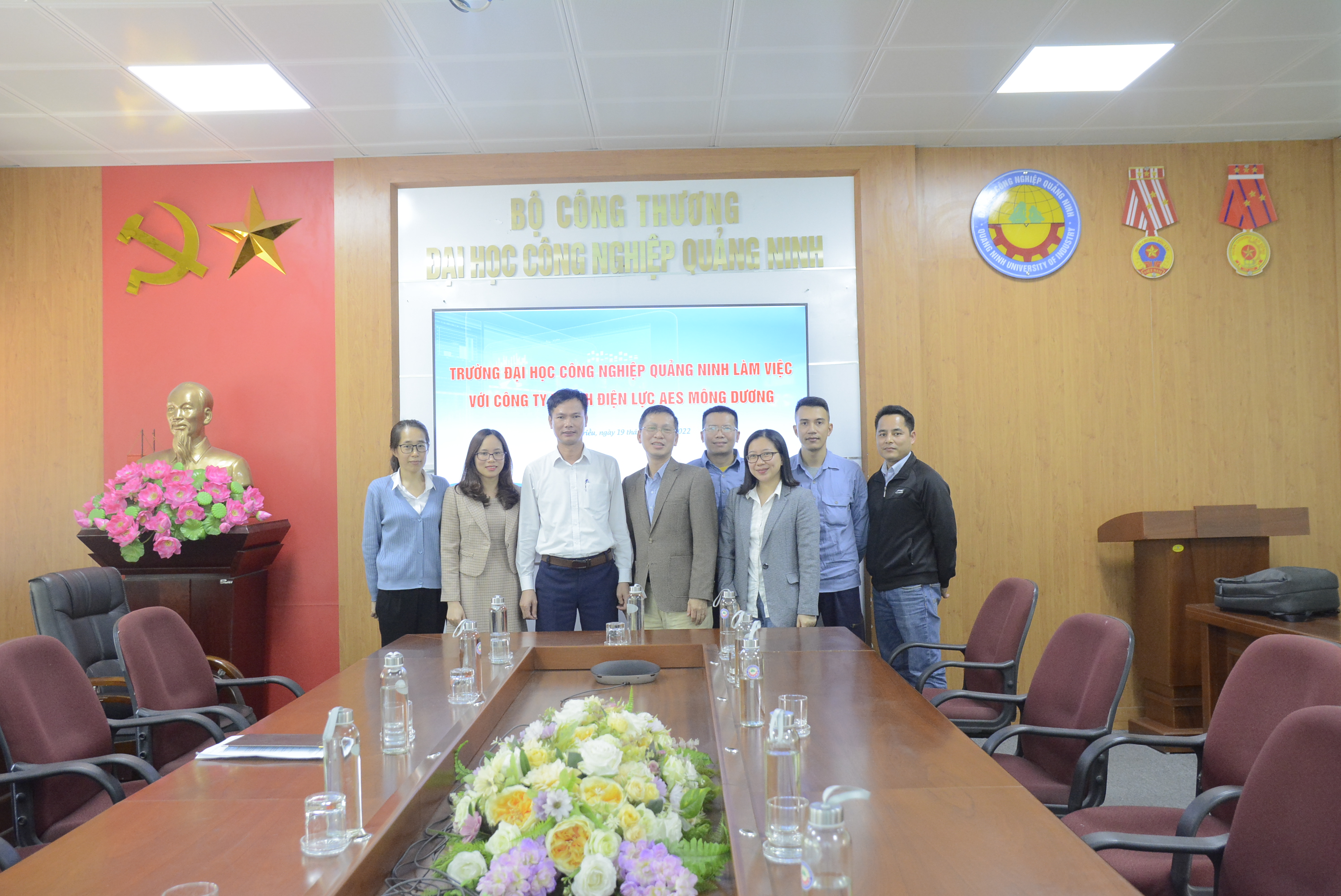 Làm việc với Công ty TNHH Điện lực AES Mông Dương