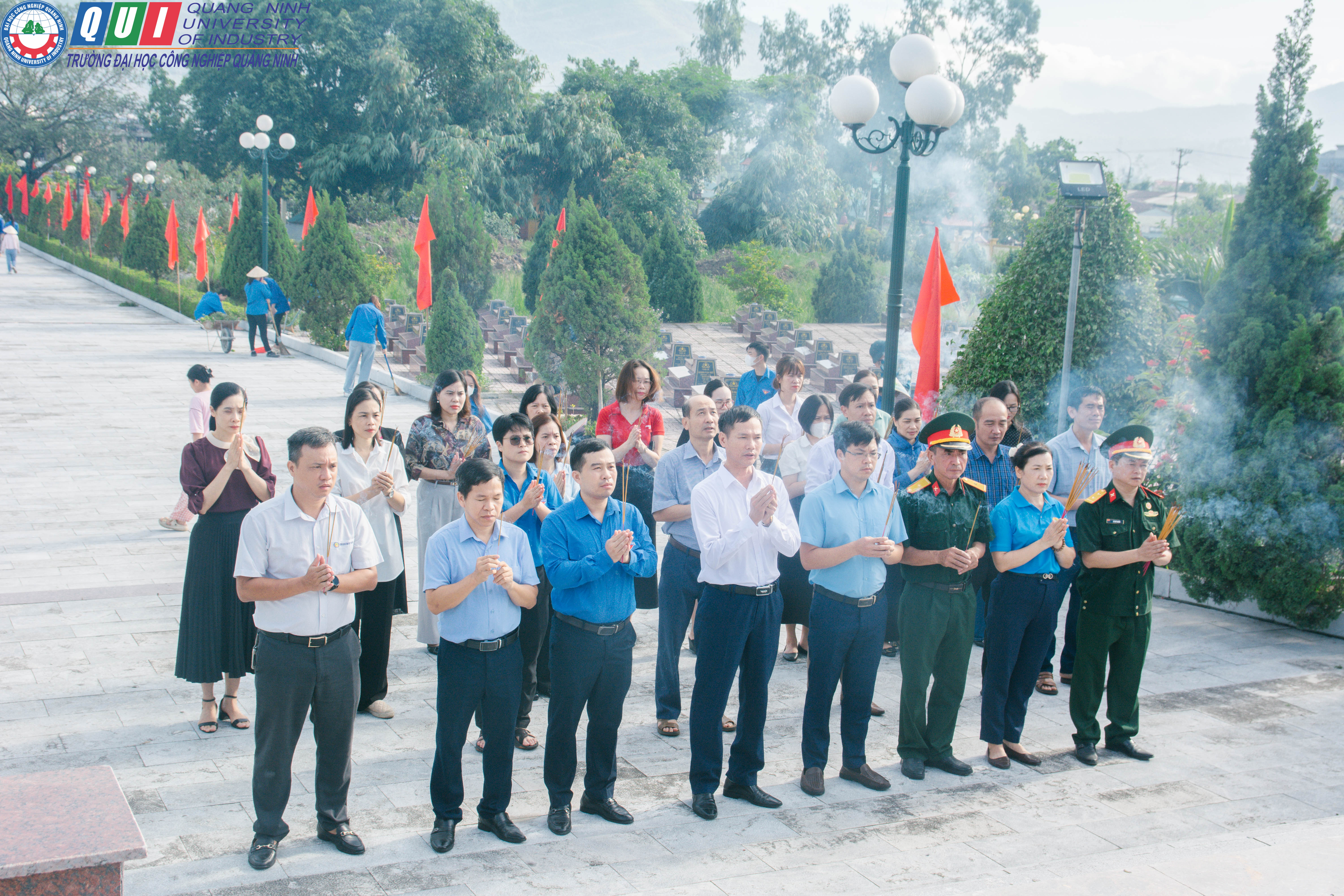 Trường Đại học Công nghiệp Quảng Ninh tổ chức Lễ dâng hương tri ân các anh hùng liệt sĩ nhân dịp 27/7