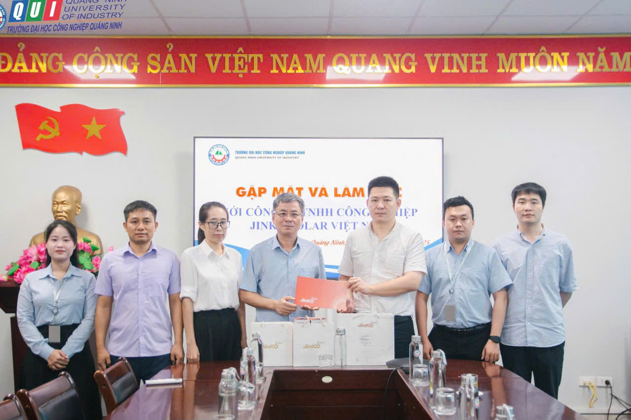 Trường Đại học Công nghiệp Quảng Ninh đón tiếp và làm việc với Công ty TNHH Công nghiệp Jinko Solar Việt Nam