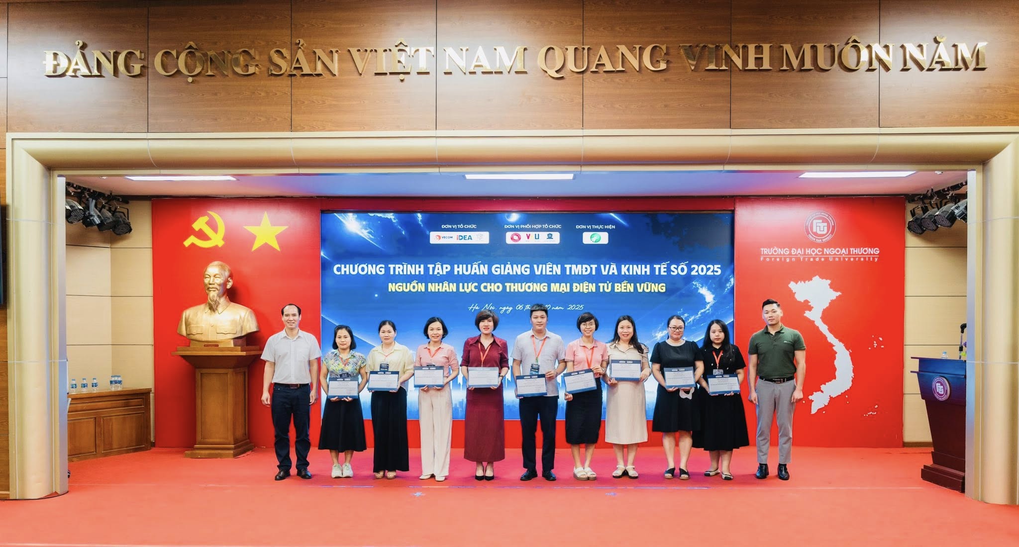 Giảng viên Trường Đại học Công nghiệp Quảng Ninh tham dự chương trình tập huấn Giảng viên về Thương mại điện tử và Kinh tế số