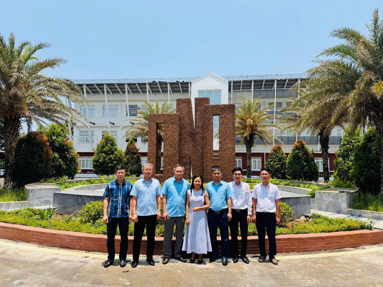 Trường Đại học Công nghiệp Quảng Ninh làm việc và tham quan sản xuất tại Công ty Nhôm Đắk Nông - TKV