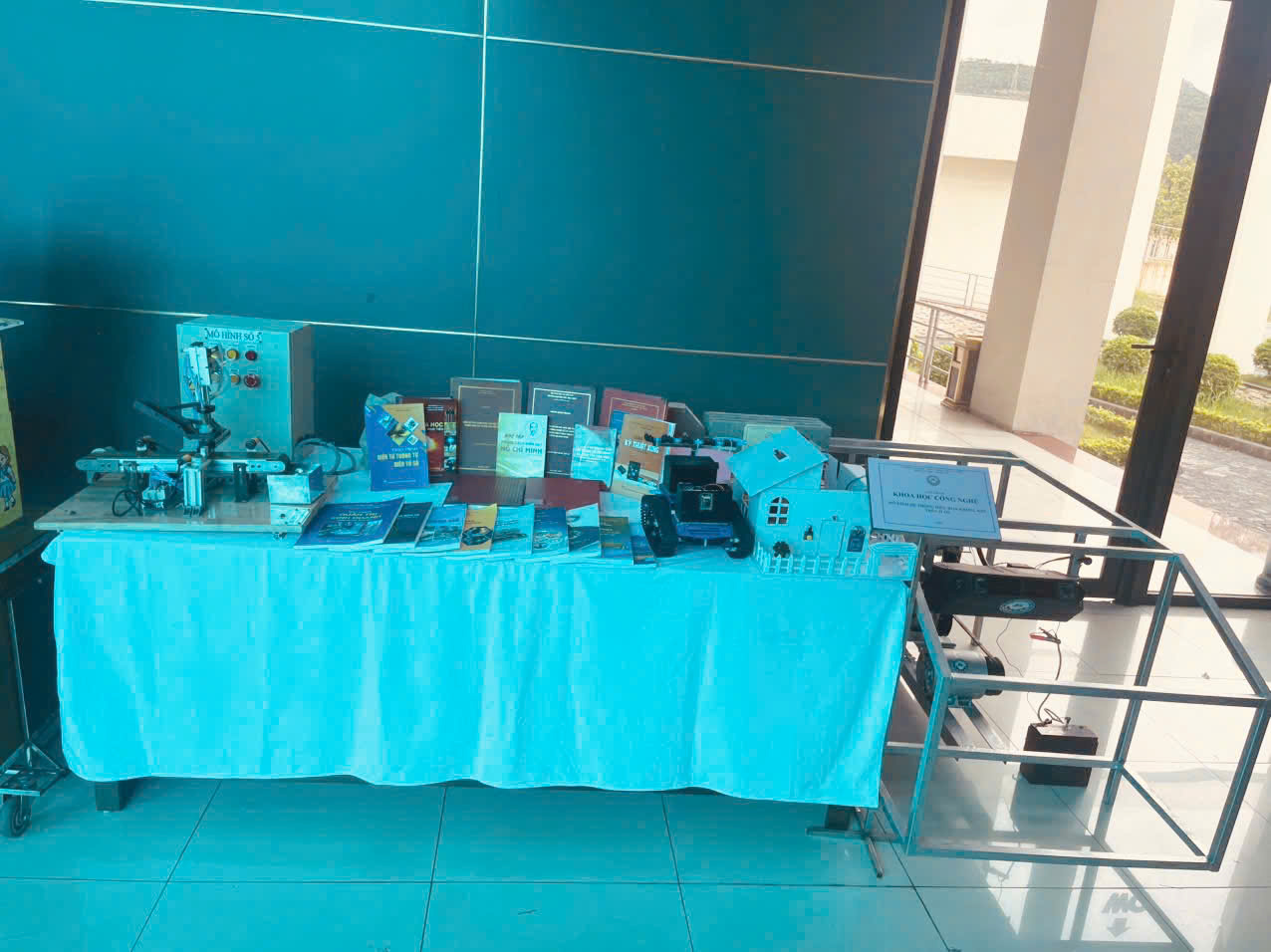 Trường Đại học Công nghiệp Quảng Ninh tham gia trưng bày sản phẩm khoa học và công nghệ năm 2026