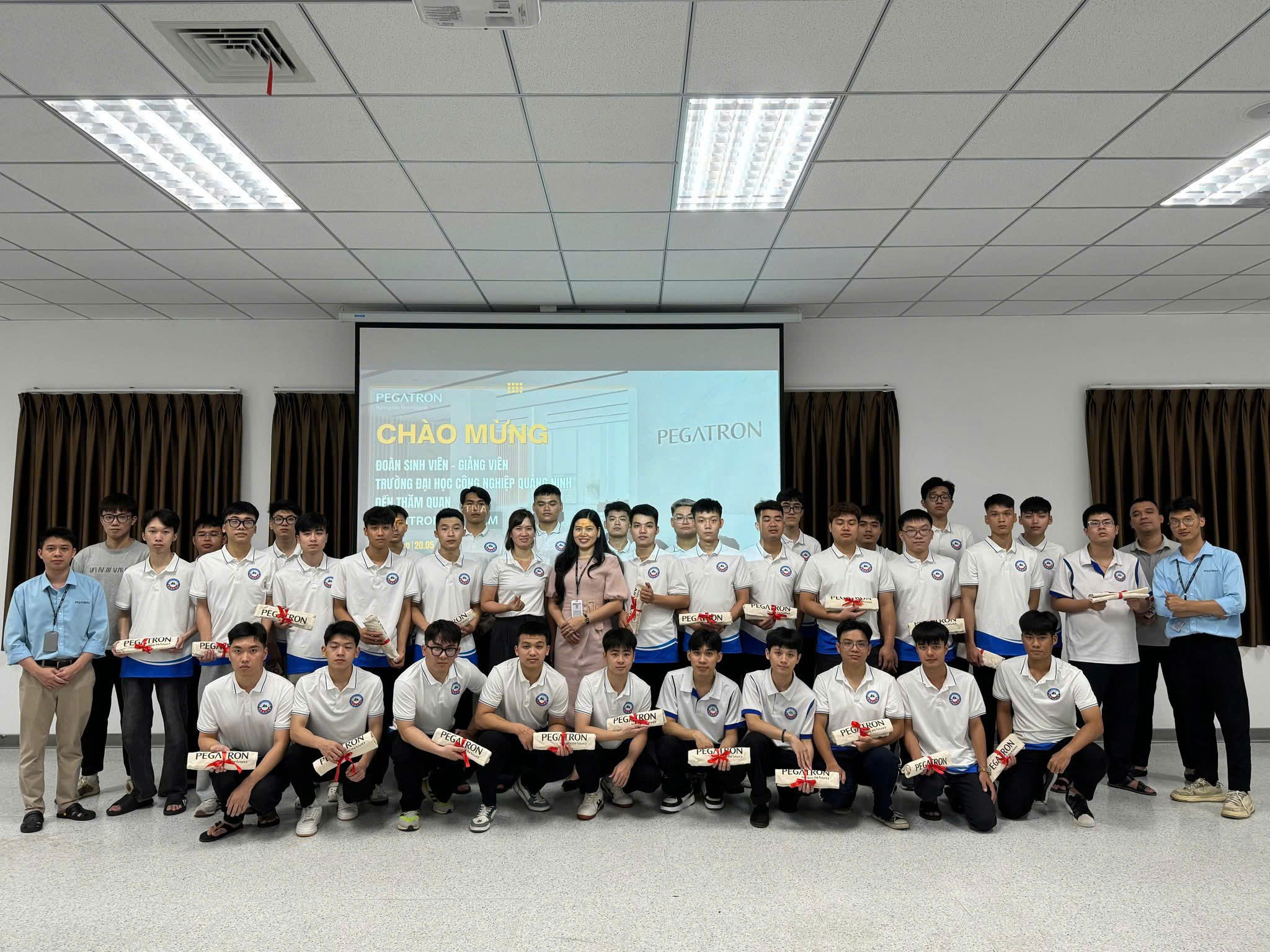 Trường Đại học Công nghiệp Quảng Ninh tăng cường hoạt động trải nghiệm thực tế cho sinh viên ngành kỹ thuật tại Công ty TNHH Pegatron Việt Nam