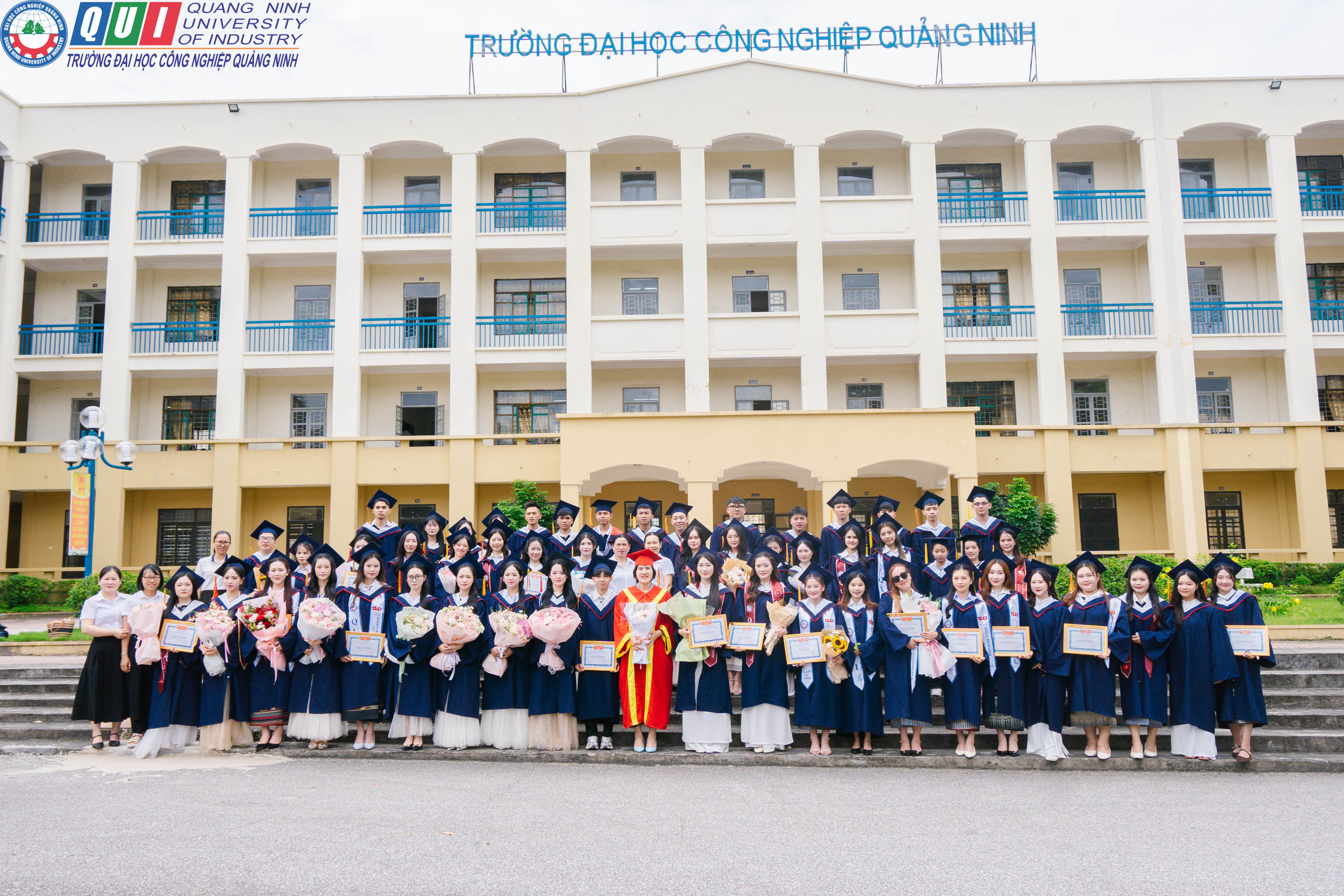 Trường Đại học Công nghiệp Quảng Ninh tổ chức Lễ trao bằng tốt nghiệp cho học viên cao học khóa K7 và sinh viên đại học chính quy khóa K15 tốt nghiệp năm 2026.