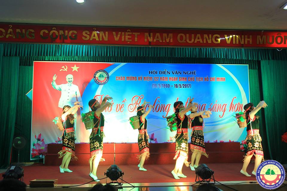 Hội diễn văn nghệ chào mừng kỷ niệm 127 năm ngày sinh Chủ tịch Hồ Chí Minh