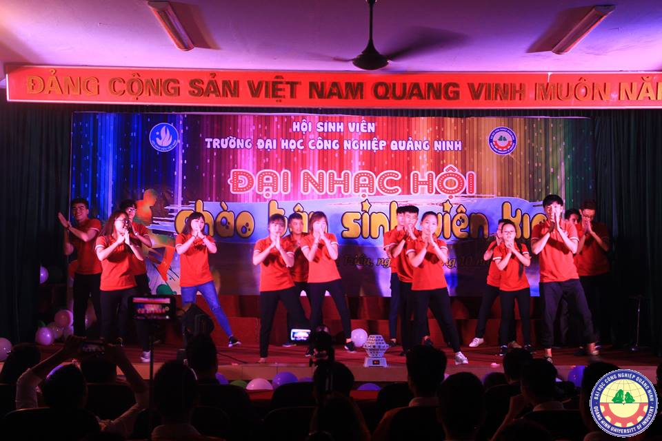 Nhạc hội chào sinh viên khóa mới K10