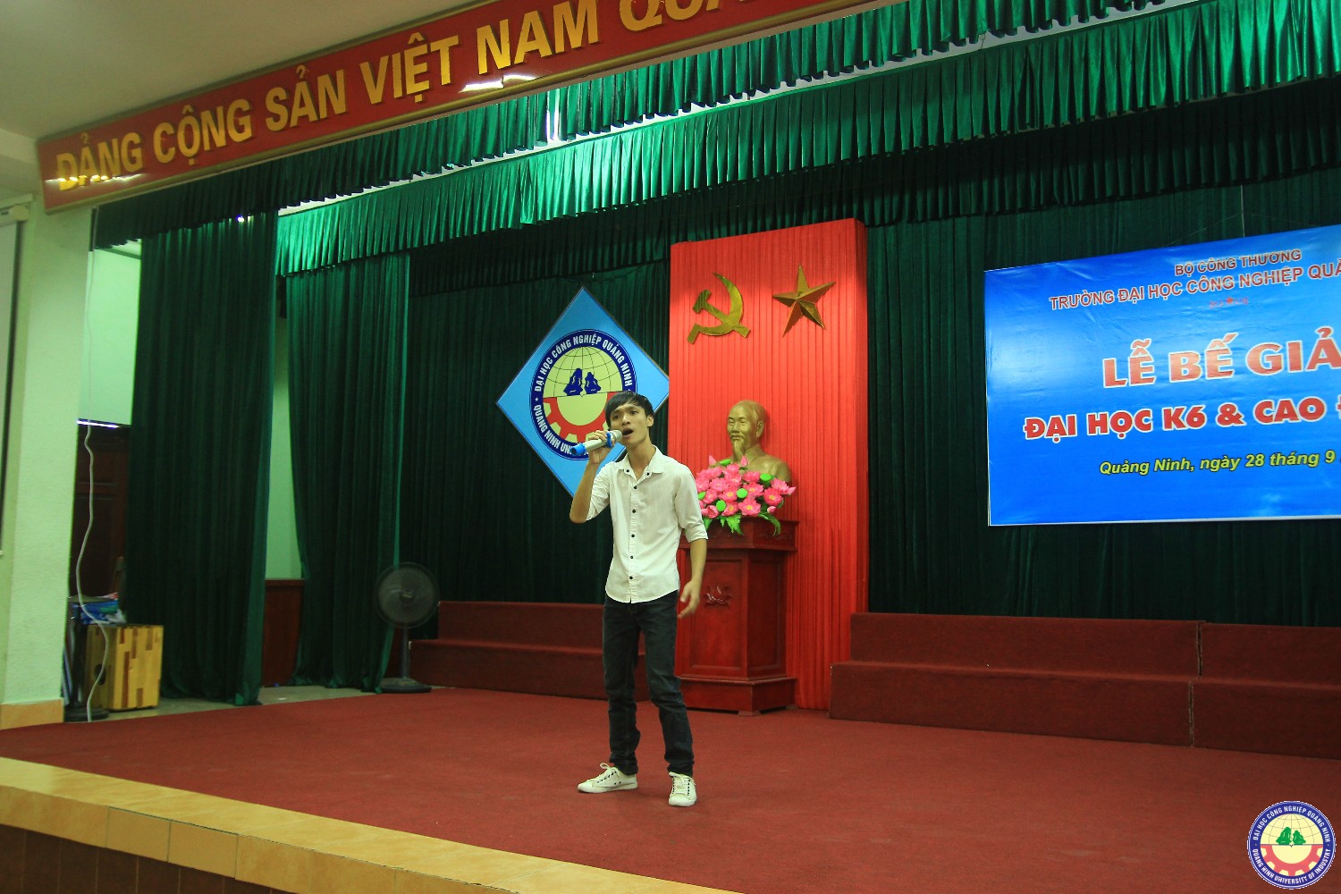 Lễ bế giảng và trao bằng tốt nghiệp K6