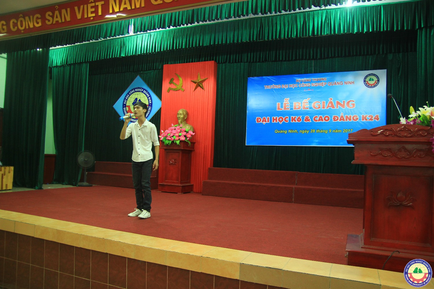 Lễ bế giảng và trao bằng tốt nghiệp K6